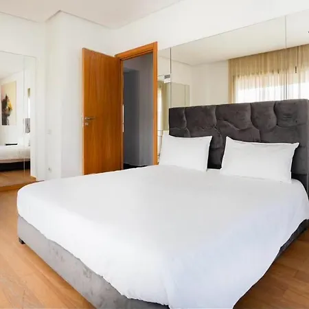 Design George V * Paryż