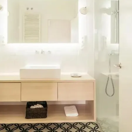 Design George V * Paryż